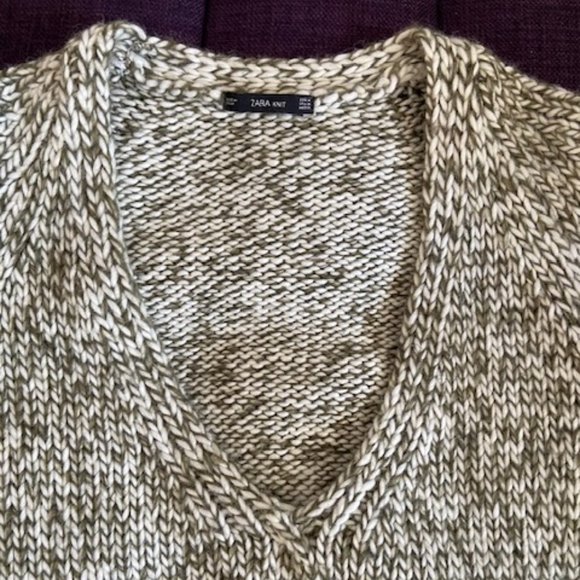 V neck Knit sweater - Picture 3 of 3